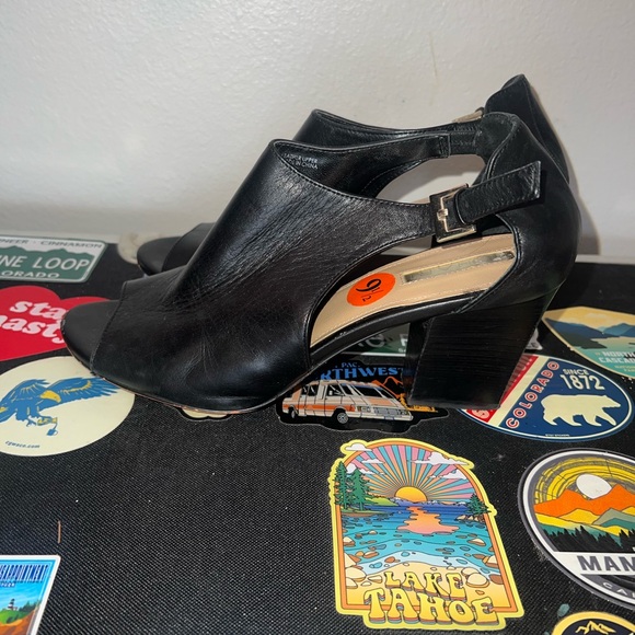 Tahari Open Toe Heel - Picture 3 of 4